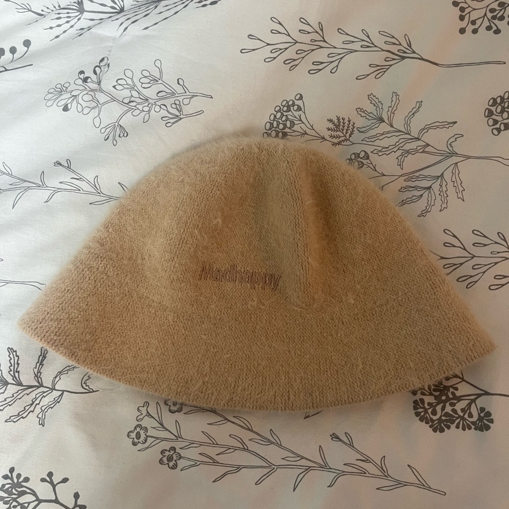 MADHAPPY BUCKET HAT
